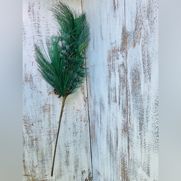 *Snowy Long Needle Pine & Berry Spray - Picture 6 of 14